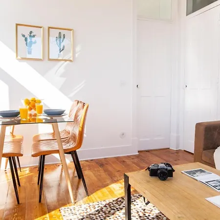 Apartment Plum Guide - Woodpecker & Butterfly