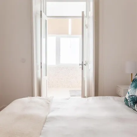 Apartment Plum Guide - Woodpecker & Butterfly Lisbon
