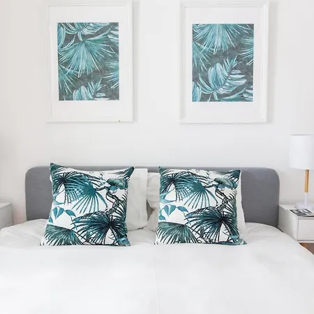 Apartment Plum Guide - Woodpecker & Butterfly
